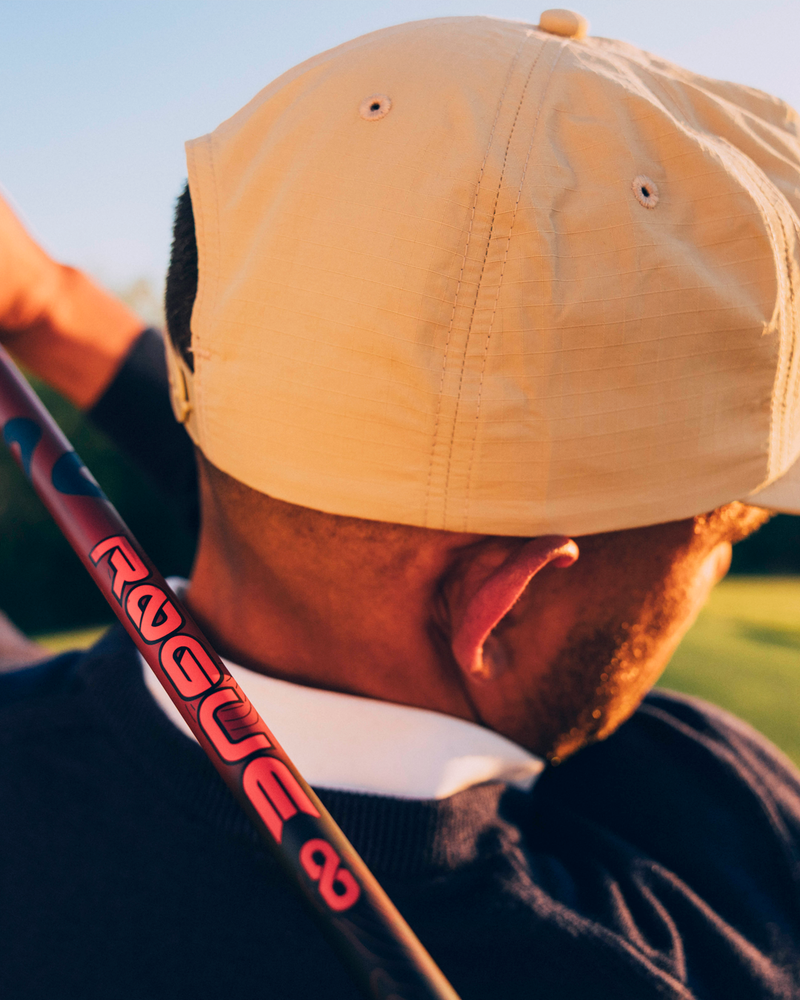 Golfarilla Aldila Rogue Infinity Red -driver olallaan